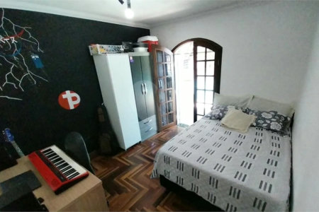 Sobrado à venda com 4 quartos, sendo 1 suíte, em Vila Prel, São Paulo, SP