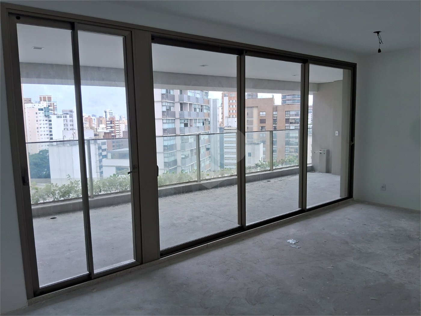 Apartamento à venda com 3 suítes em Moema, São Paulo, SP