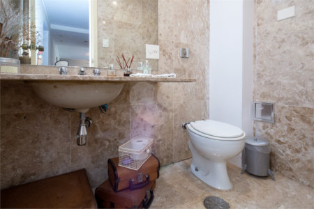 Apartamento à venda com 3 quartos, sendo 2 suítes,  em Alto da Boa Vista, São Paulo, SP