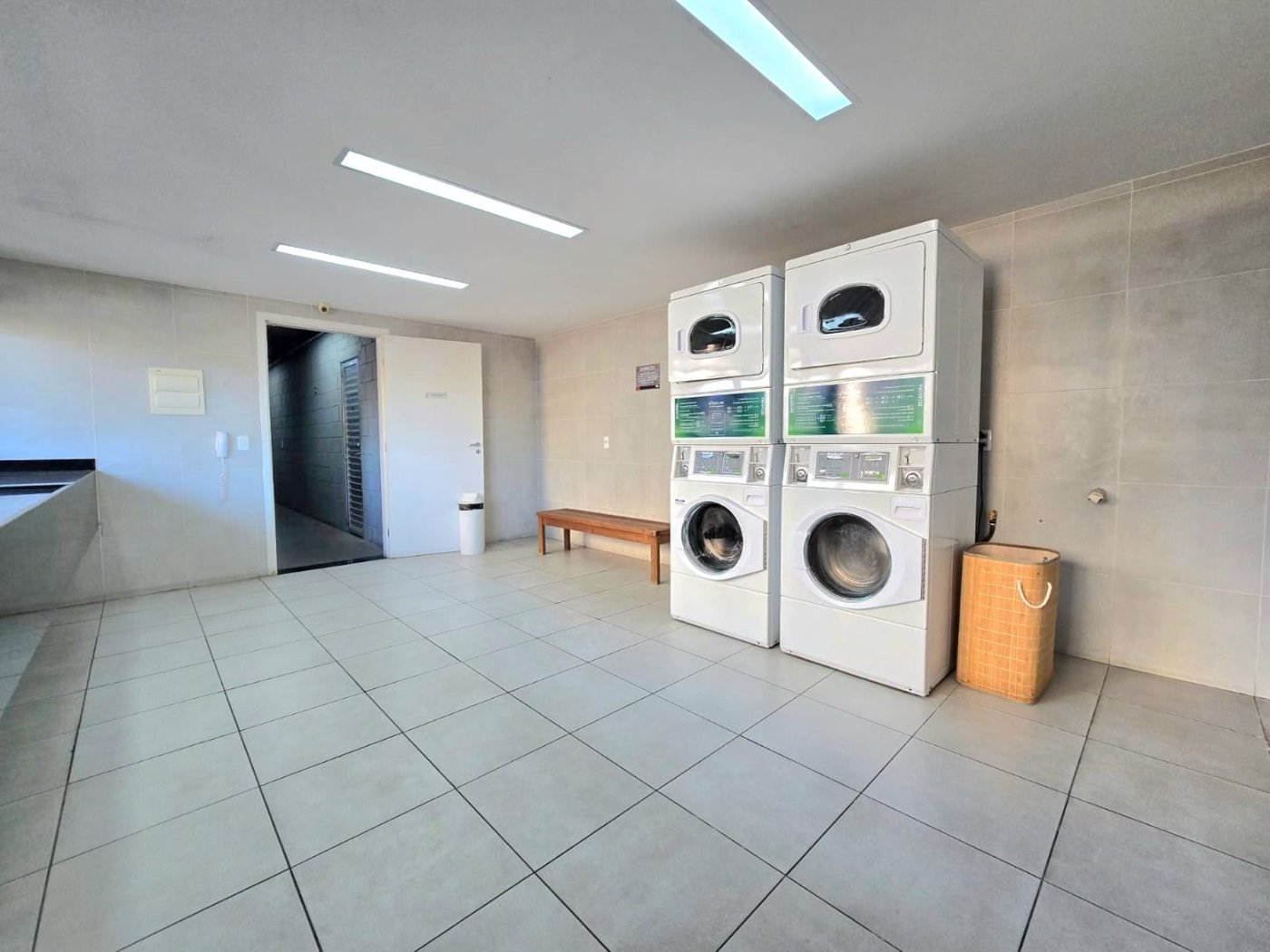 Apartamento com 2 dormitórios à venda, 74 m² por R$ 1.010.000,00 - Embaré - Santos/SP