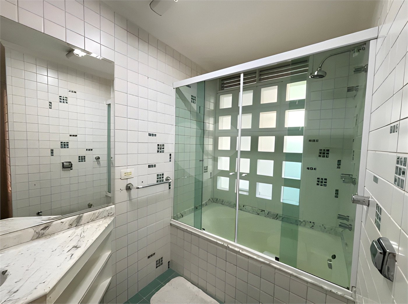 Apartamento à venda com 3 quartos, sendo 1 suíte, em Cerqueira César, São Paulo, SP
