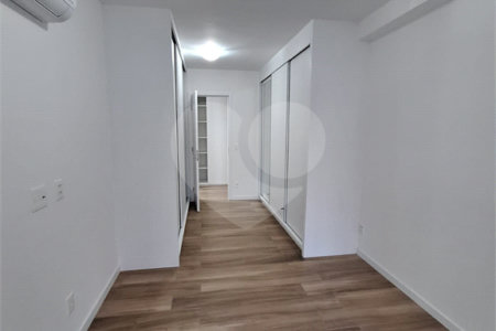 Apartamento à venda com 3 suítes em Vila Anastácio, São Paulo, SP