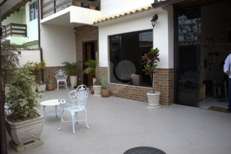 Casa à venda com 3 quartos, sendo 1 suíte, no condomínio Village da Posse, Rio de Janeiro - RJ