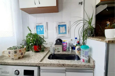 Apartamento com 2 quartos e 1 banheiro