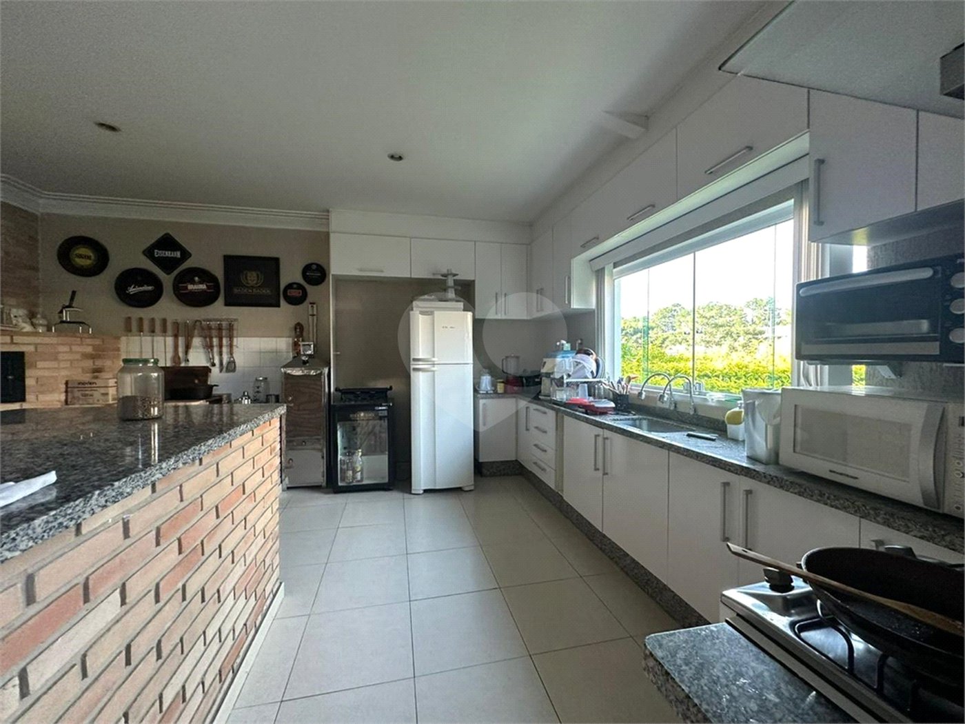 Casa à venda com 3 quartos, sendo 1 suíte,  no condomínio Vale do Lago, Sorocaba - SP