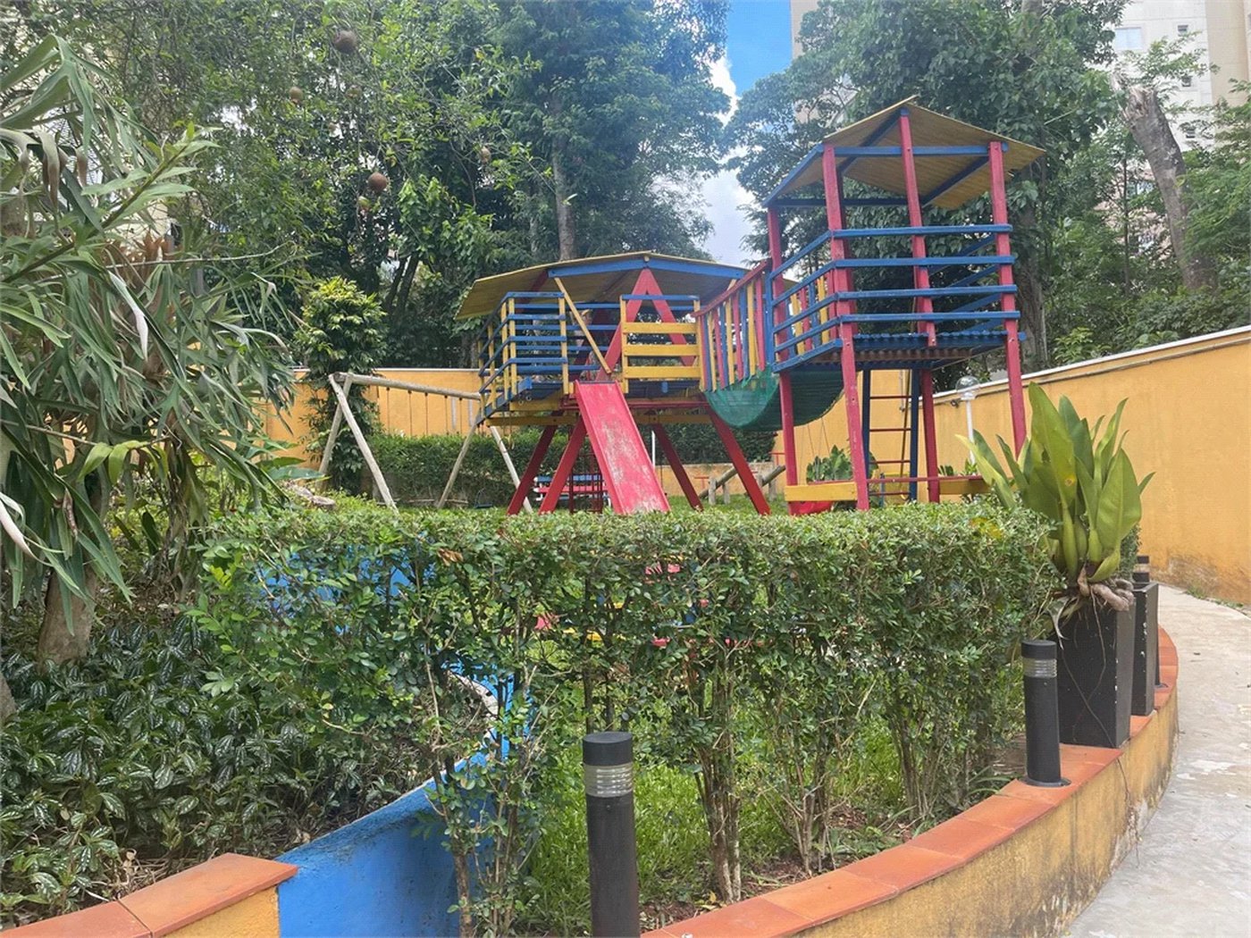 Casa à venda com 3 quartos, sendo 1 suíte, no condomínio Vilagio Viccino, São Paulo - SP