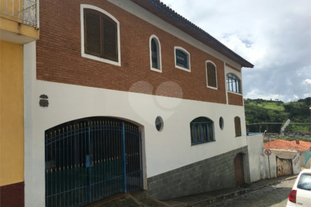 Casa à venda com 4 quartos, sendo 1 suíte, no Centro, Piracaia, SP