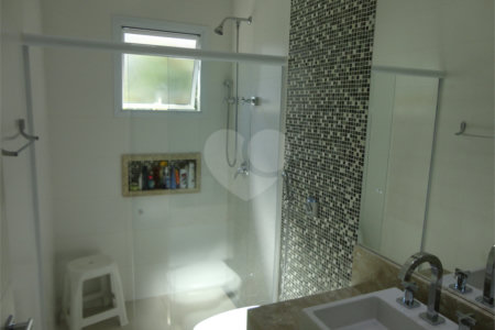 Casa à venda com 3 quartos, sendo 2 suítes, no condomínio Águas da Serra, Valinhos - SP