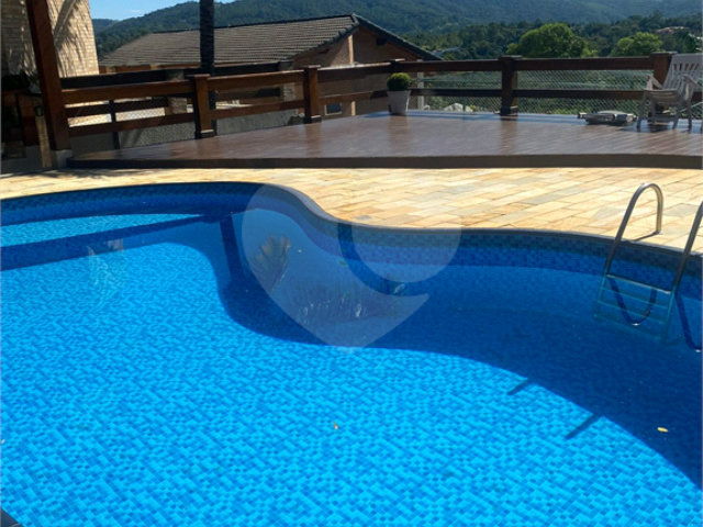 Casa à venda com 5 quartos, sendo 4 suítes,  no condomínio Lago do Imperador, Mairiporã - SP
