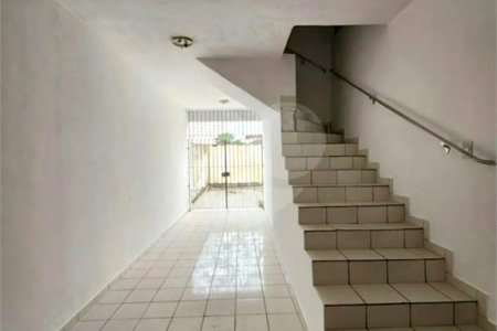 Casa à venda com 3 quartos, sendo 1 suíte,  em Jardim Celeste, São Paulo, SP