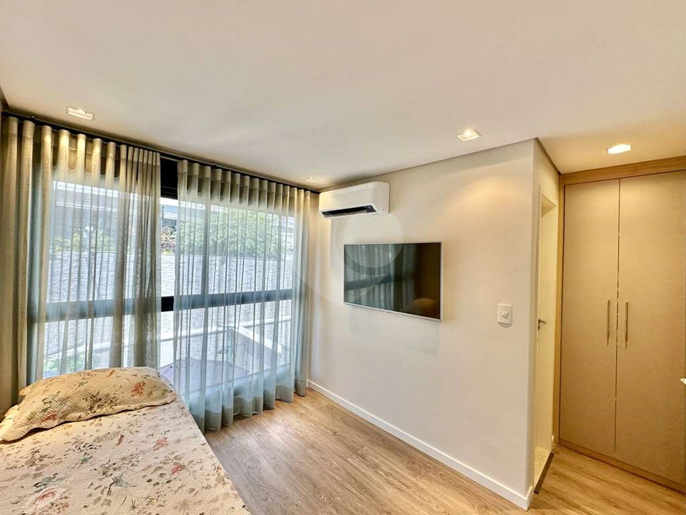 Casa à venda com 2 suítes no condomínio Gran Loft, Cotia - SP
