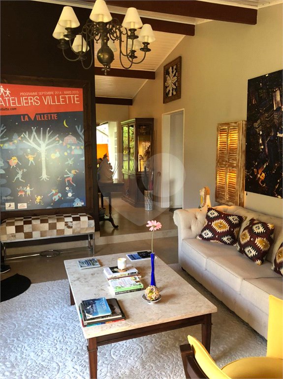 Casa Térrea à venda com 4 quartos, sendo 1 suíte, em Roseira, Mairiporã, SP