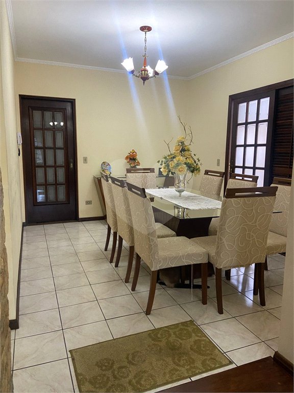 Sobrado à venda com 3 quartos, sendo 1 suíte,  em Vila Suissa, Mogi das Cruzes, SP