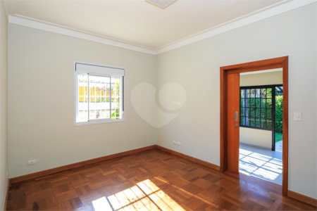 Casa Térrea à venda com 3 quartos, sendo 1 suíte, em Alto da Boa Vista, São Paulo, SP