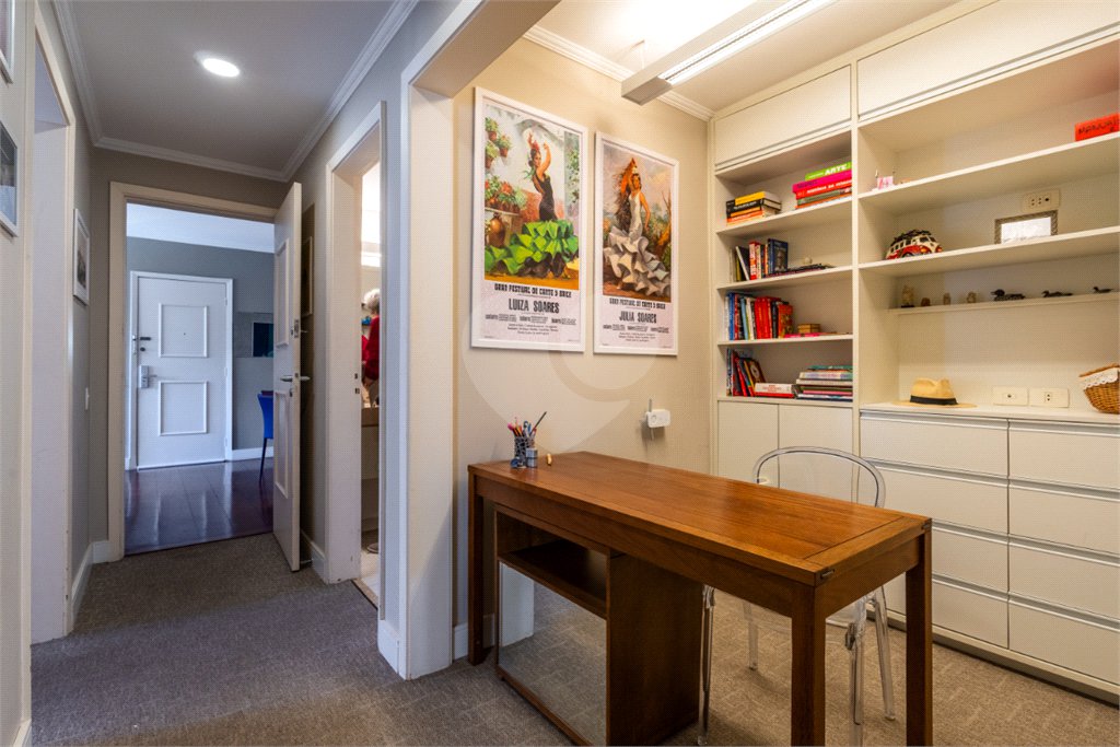 Apartamento à venda com 3 quartos, sendo 1 suíte, em Moema, São Paulo, SP