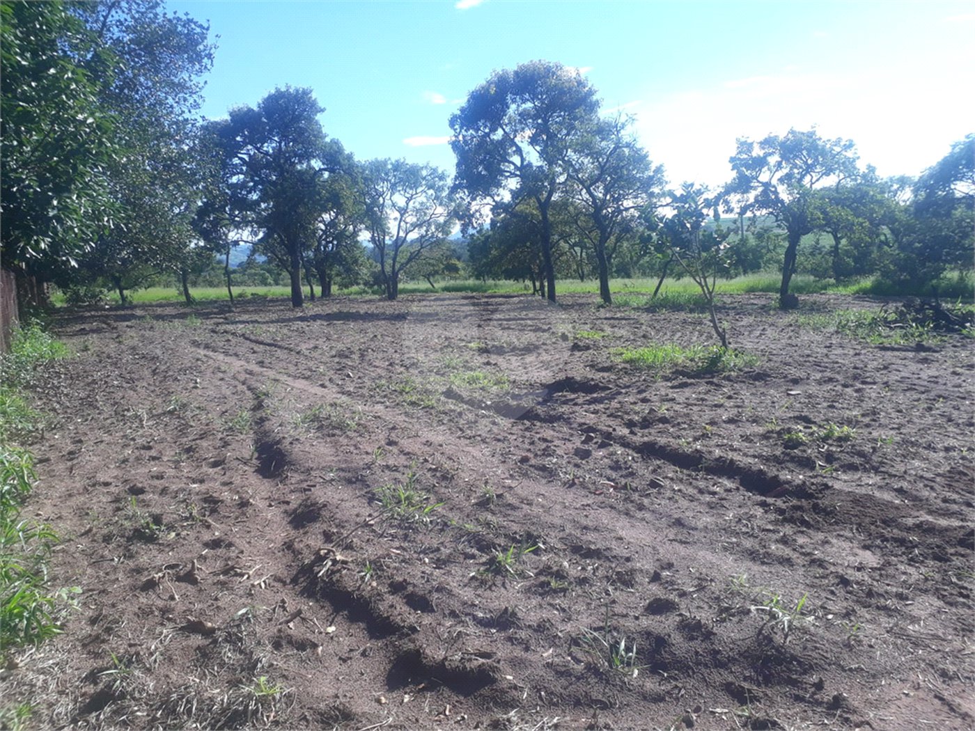 Terreno com 2.012,00 m² .