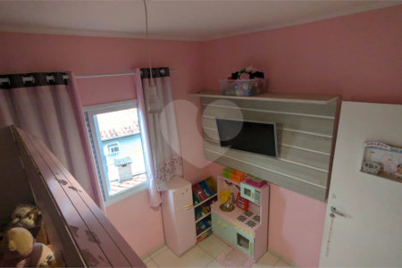 Casa à venda com 2 quartos, sendo 1 suíte, no condomínio Residencial Viva Vida, Cotia - SP