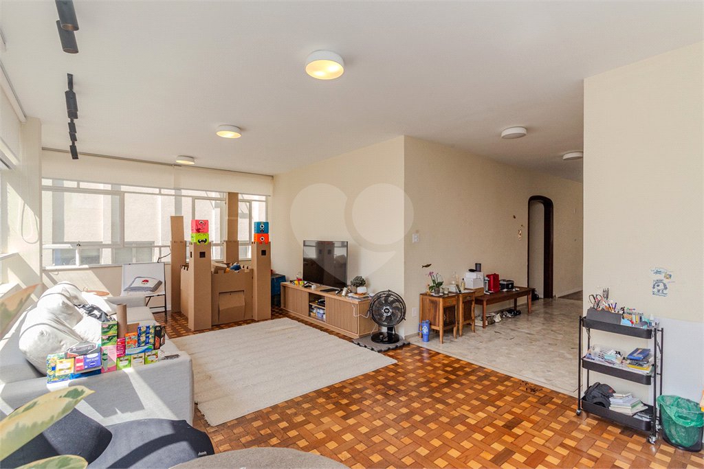 Apartamento à venda com 4 quartos, sendo 1 suíte, em Santa Cecília, São Paulo, SP