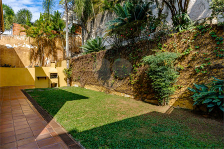 Casa à venda com 4 quartos, sendo 2 suítes, em Jardim Everest, São Paulo, SP