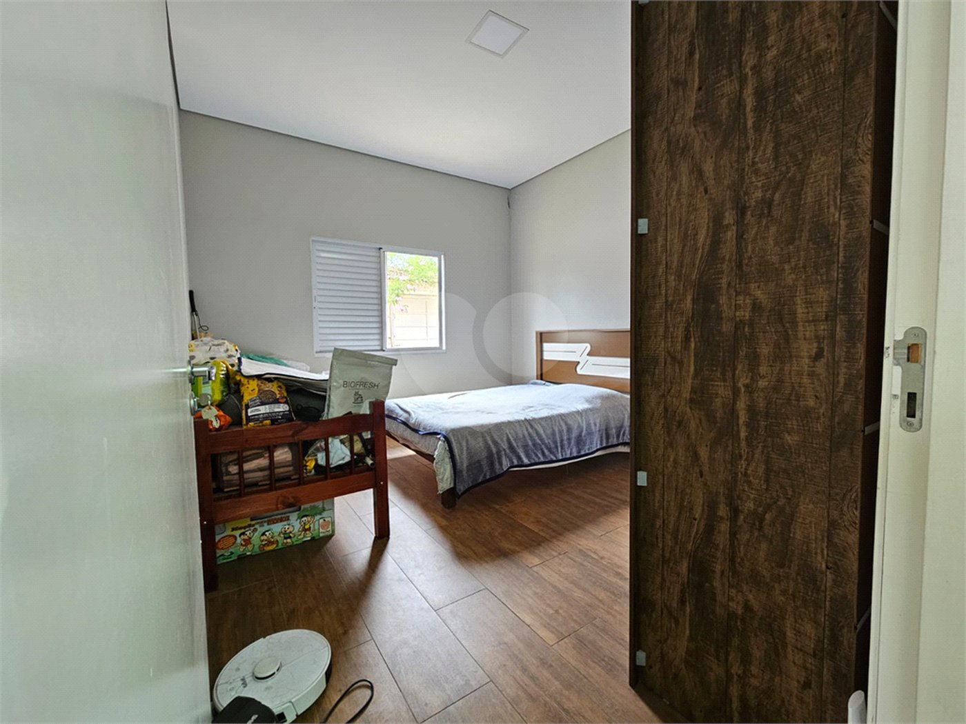 Casa à venda com 4 quartos, sendo 1 suíte,  no condomínio Jardim Shangri-lá, Atibaia - SP