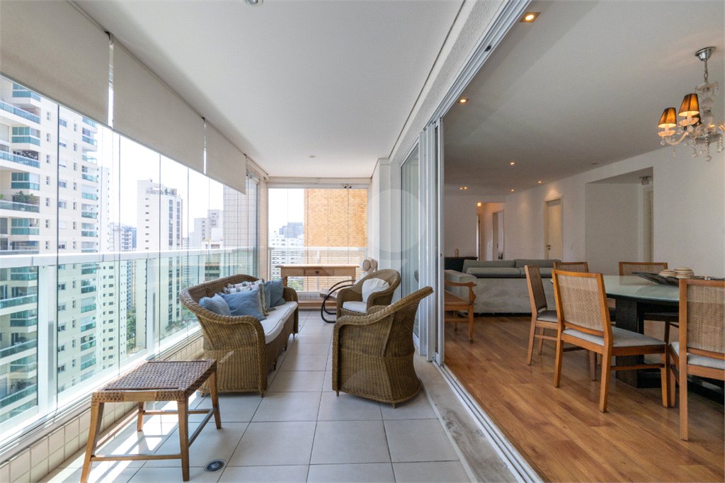 Apartamento à venda com 3 suítes em Campo Belo, São Paulo, SP