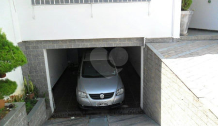 Sobrado à venda com 3 quartos, sendo 1 suíte,  em Vila Romero, São Paulo, SP