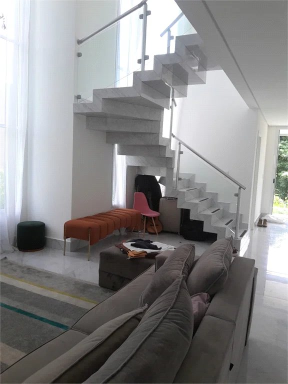 Casa à venda com 3 suítes em Moinho Velho, Cotia, SP