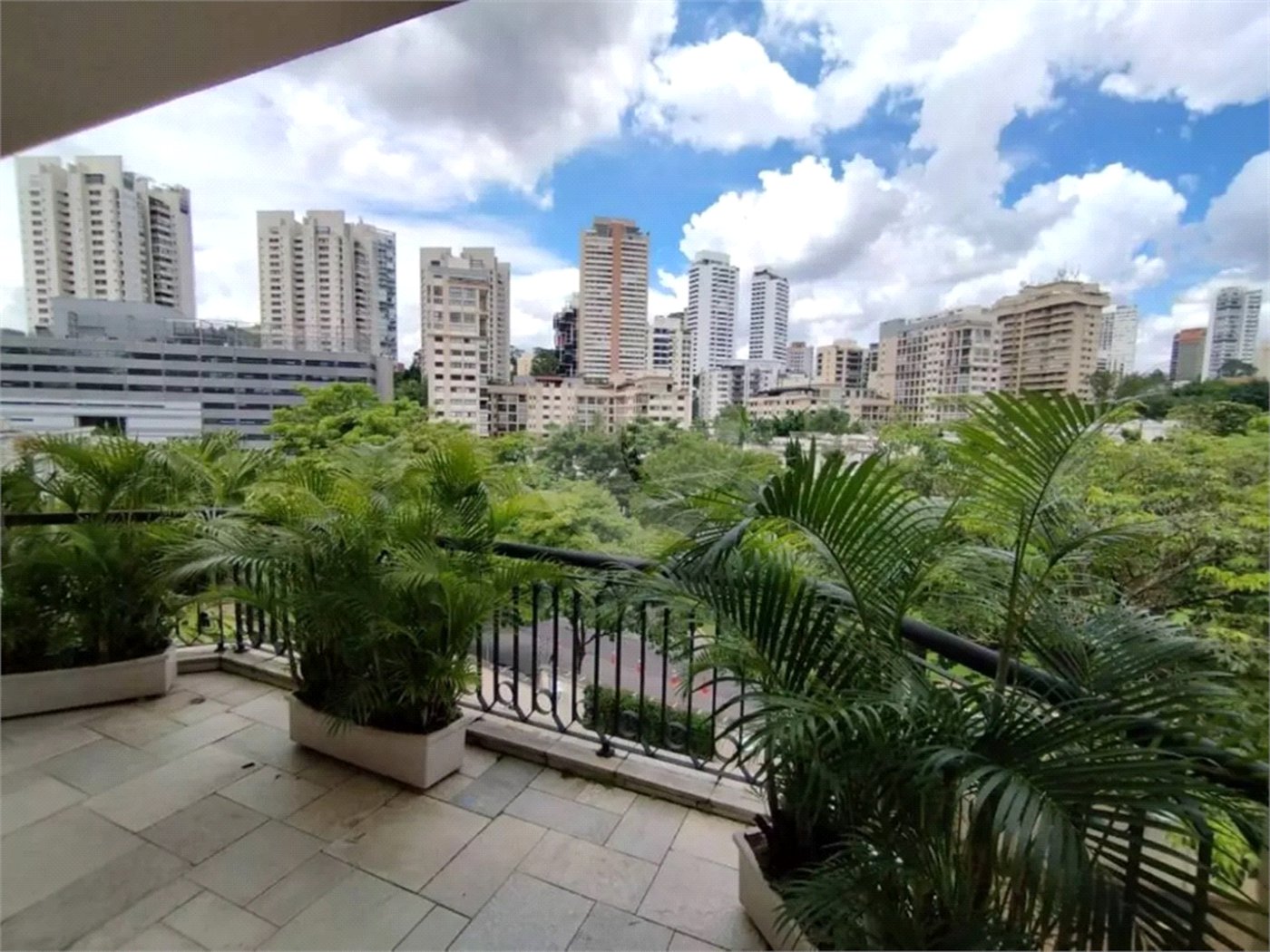 Casa à venda ou para alugar com 4 suítes no condomínio Solares Vila Europa, São Paulo - SP
