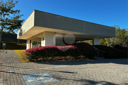 Casa à venda com 3 suítes no condomínio Portal dos Bandeirantes, Salto - SP