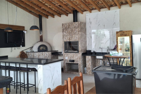 Casa à venda com 4 quartos, sendo 3 suítes, no Centro, Bom Jesus dos Perdões, SP