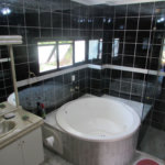 Casa de Alto Padrão com 5 Suítes e Lazer Completo– Guarujá