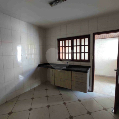 Casa à venda com 3 quartos, sendo 1 suíte, no condomínio Eldourado, São José dos Campos - SP