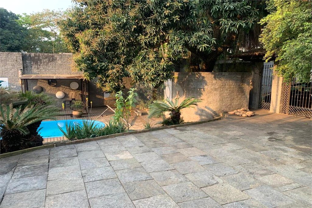 Casa à venda com 4 quartos, sendo 3 suítes, no condomínio Mirante da Barra, Rio de Janeiro - RJ
