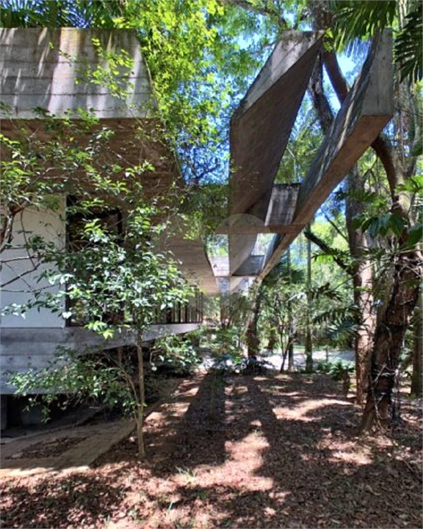 Casa Térrea à venda com 5 quartos, sendo 3 suítes, em Interlagos, São Paulo, SP