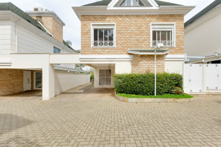 Casa à venda com 4 quartos, sendo 2 suítes, no condomínio Bristol Village, São Paulo - SP