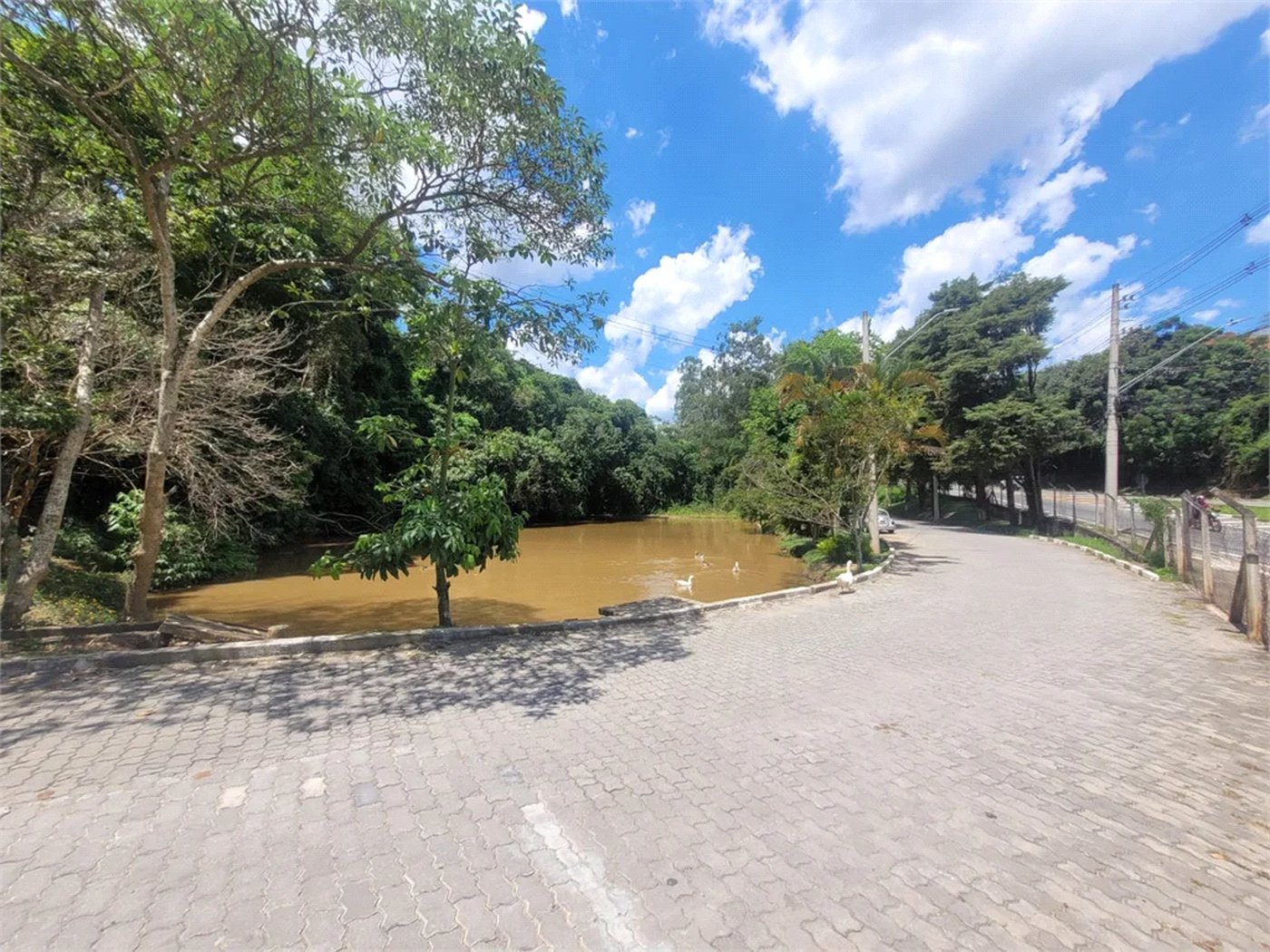 Oportunidade exclusiva em Cotia. Terreno amplo com 725 metros quadrados