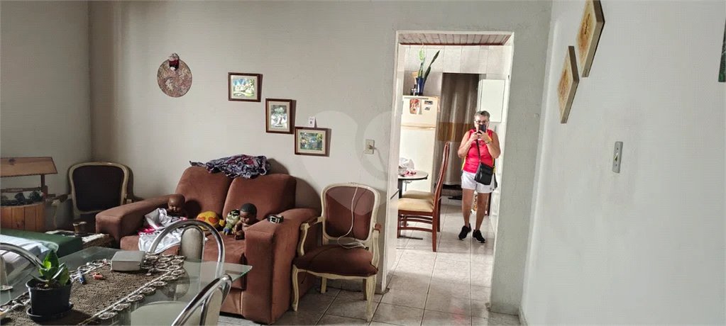 Casa com 150m² , 1 dormitório , 1 vaga de garagem , precisando de reforma , `venda na Penha.