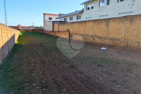 Oportunidade Comercial: Terreno de 525m² em Localização Estratégica no Parque Sissi!