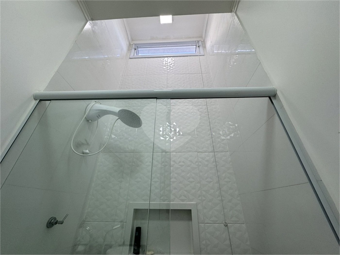 Casa à venda com 3 quartos, sendo 1 suíte, no condomínio Jardim Guarujá, Salto - SP