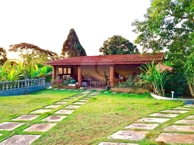 Casa à venda com 6 quartos, sendo 2 suítes,  no condomínio Parque da Fazenda, Itatiba - SP