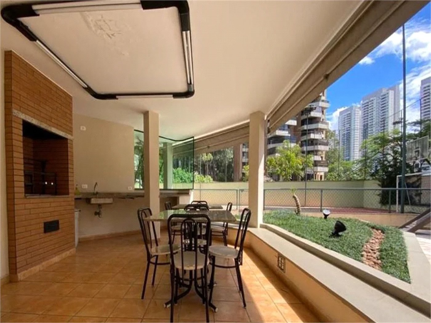 Apartamento à venda com 3 suítes em Vila Suzana, São Paulo, SP