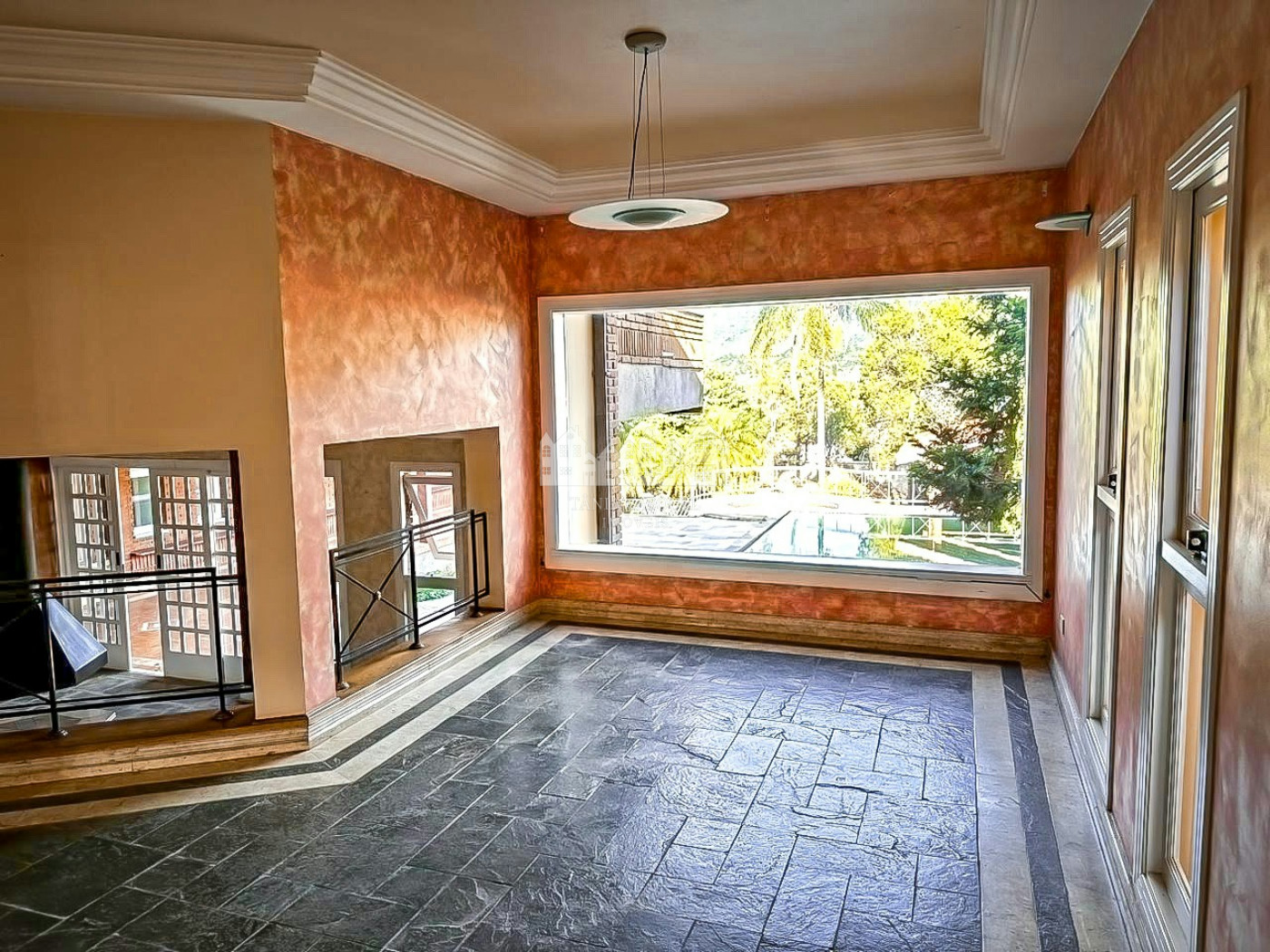 Casa à venda com 4 suítes em Vila Petrópolis, Atibaia, SP