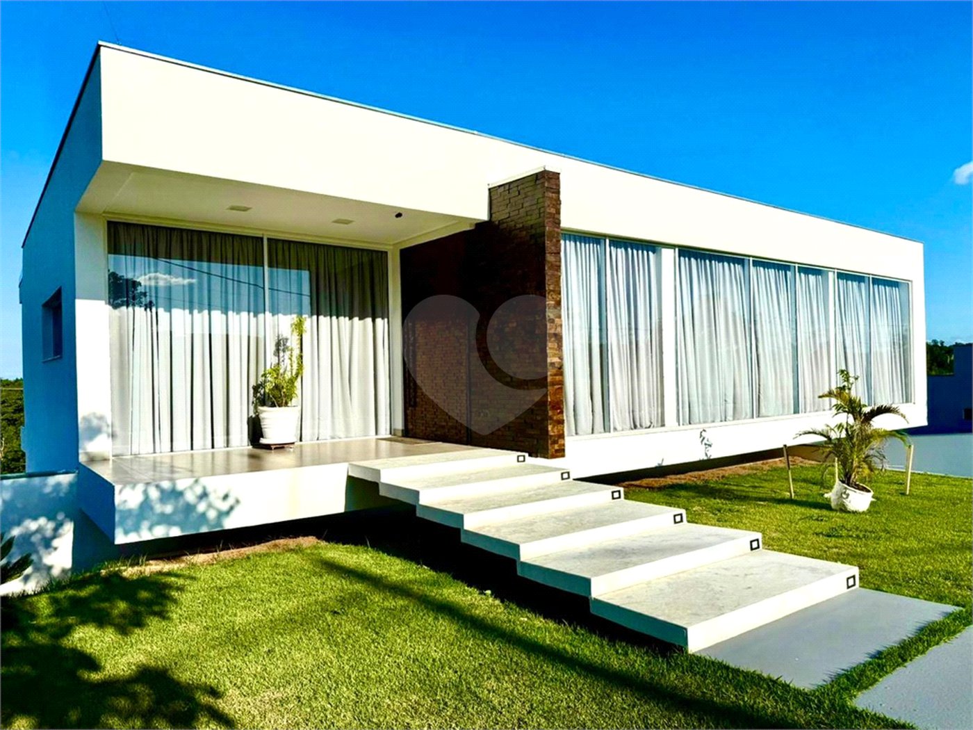 Casa à venda com 4 quartos, sendo 3 suítes, no condomínio Village Araçoiaba, Araçoiaba da Serra - SP
