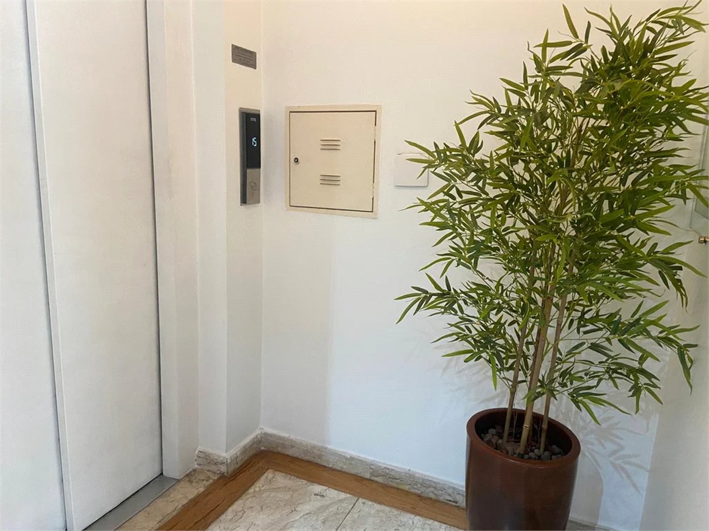 Apartamento à venda com 4 quartos, sendo 2 suítes,  em Vila Hamburguesa, São Paulo, SP
