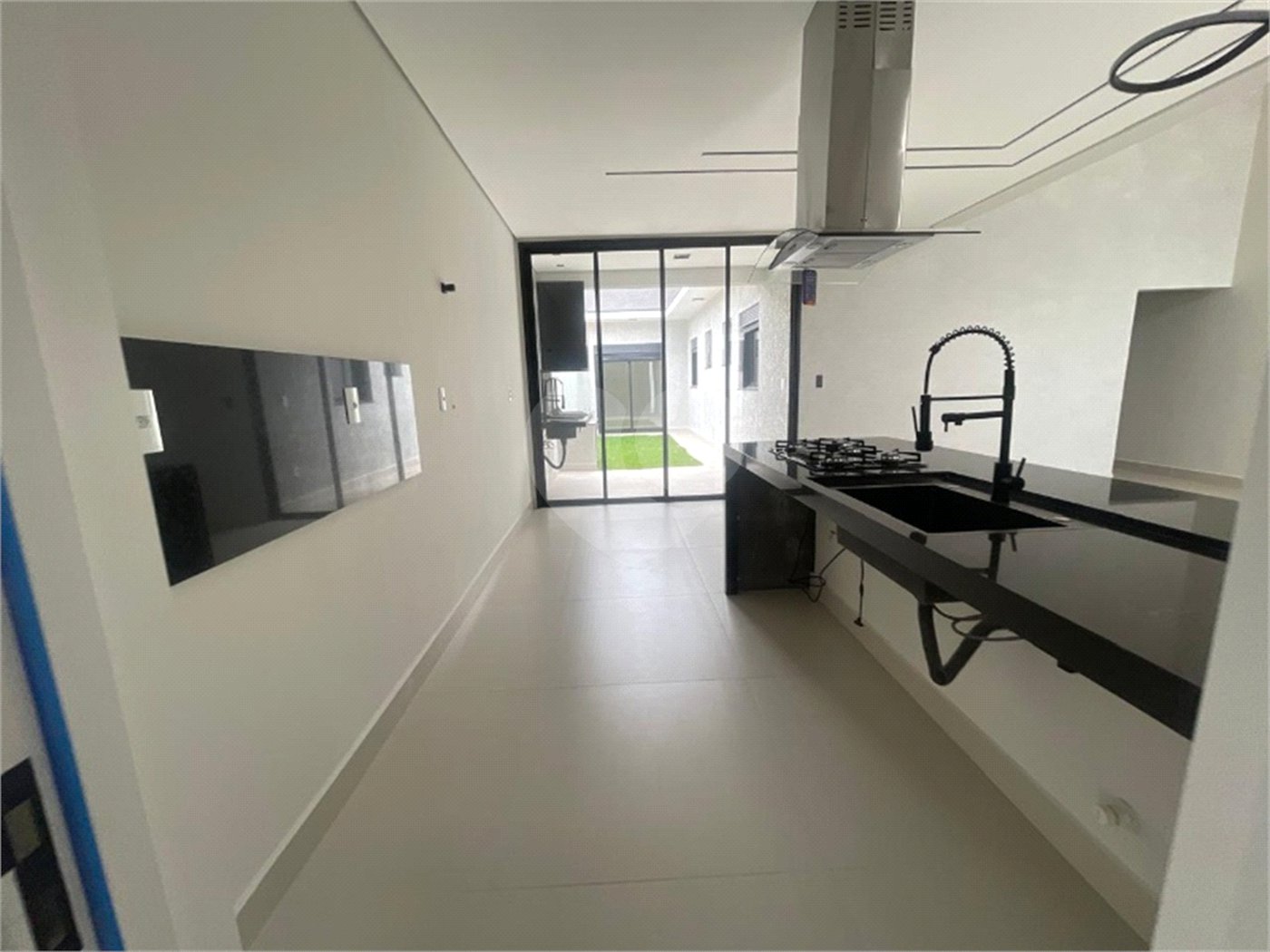 Casa à venda com 3 suítes no condomínio Jardim Residencial Helena Maria, Sorocaba - SP