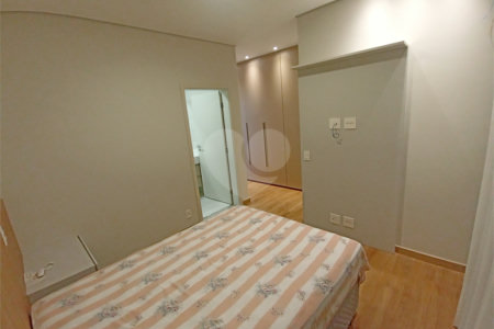 Casa à venda com 3 suítes no condomínio Campo de Toscana, Vinhedo - SP