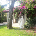 Casa à venda com 8 quartos, sendo 6 suítes,  no condomínio Acapulco, Guarujá - SP