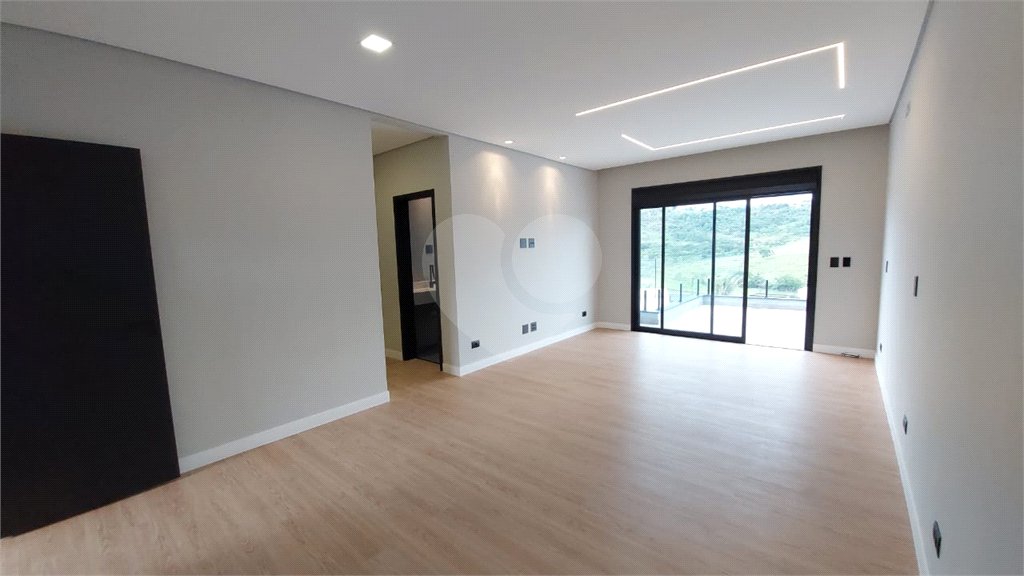 Casa à venda com 5 suítes no condomínio Figueira Garden, Atibaia - SP