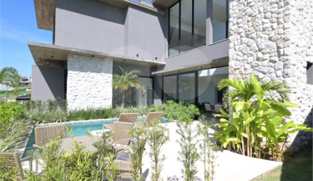 Casa à venda com 4 suítes no condomínio Villa dos Pinheiros, Indaiatuba - SP