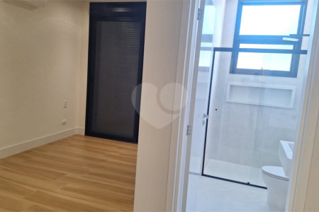 Casa a venda com 04 suítes área gourmet e 6 vagas para autos em condominio fechado Atibaia